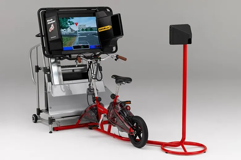 自転車シミュレーターを用いた交通安全教室